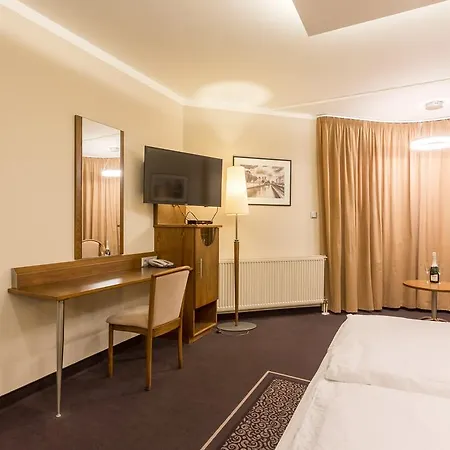 מלון Szonyi Garden Pest 3*