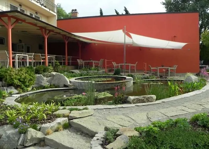 Szonyi Garden Pest 3*